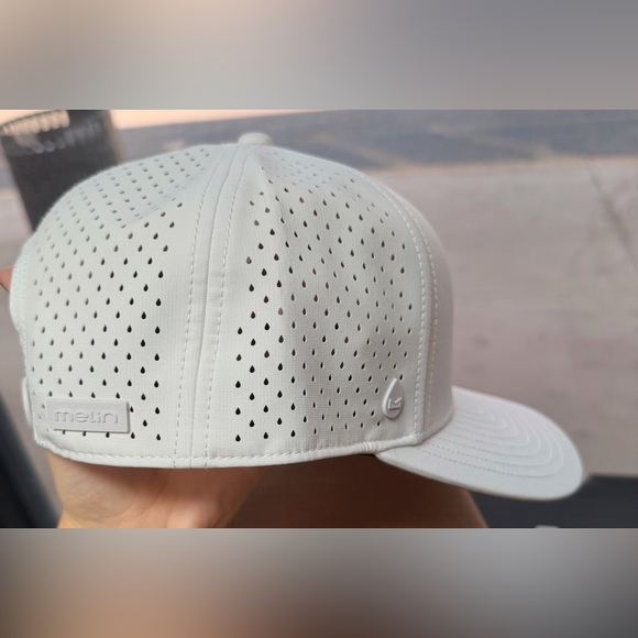 Melin White Men’s Cap - Picture 4 of 7